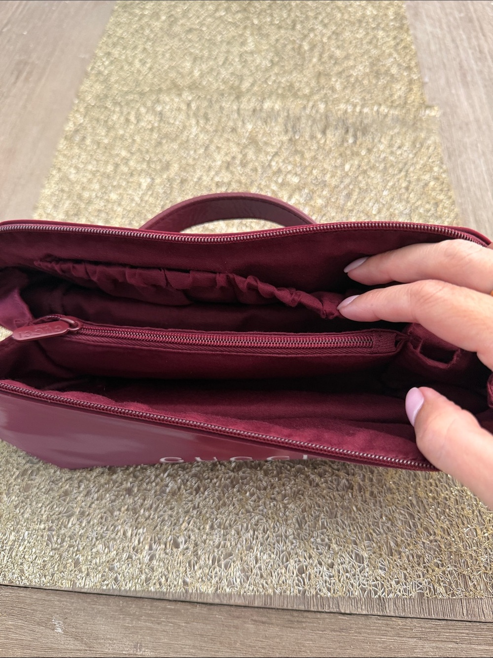 NWOT Gucci Beauty Burgundy Cosmetic Bag - Picture 4 of 6